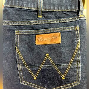 Men’s Original Wrangler Jeans Size 38 x 34 boot cut. EUC